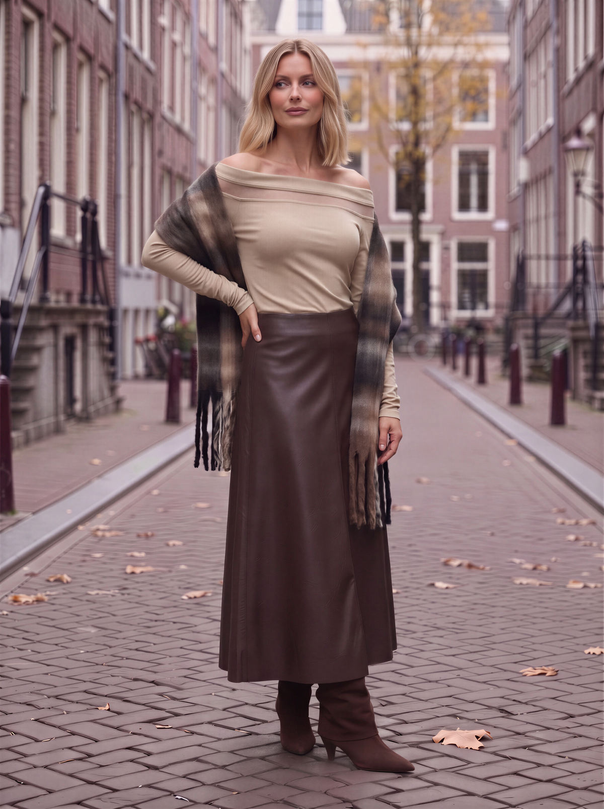 BR&DY look: Dawn Top Sand met Sky Skirt Brown en ruitsjaal