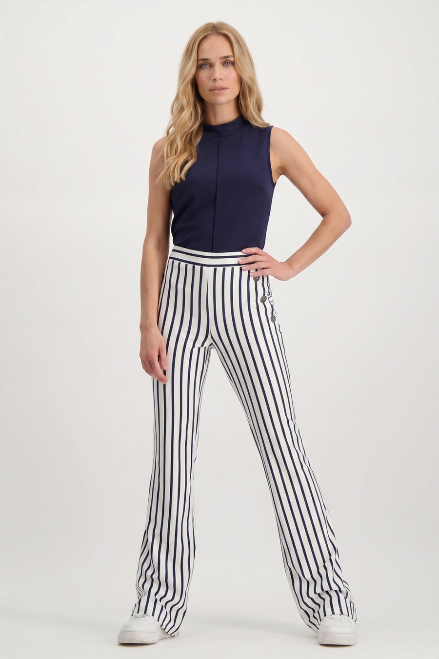 Romee Flared B | White Stripe
