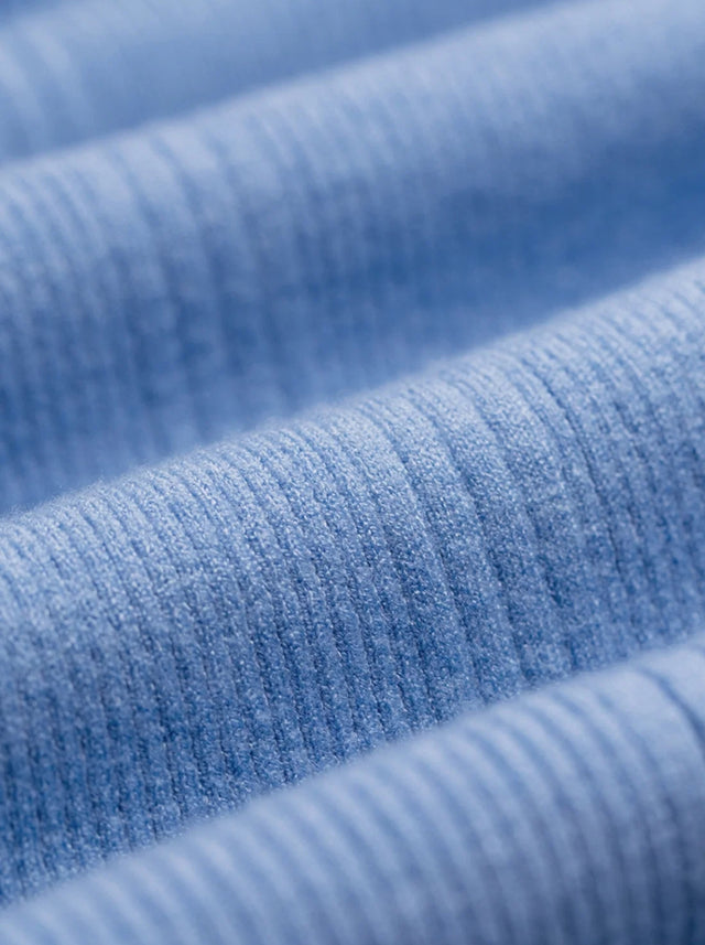 BR&DY Alma Top in lichtblauw – detail van de stof