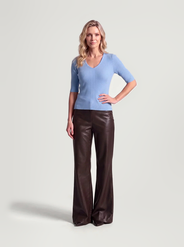 BR&DY Alma Top in lichtblauw – top ten voeten uit gedragen