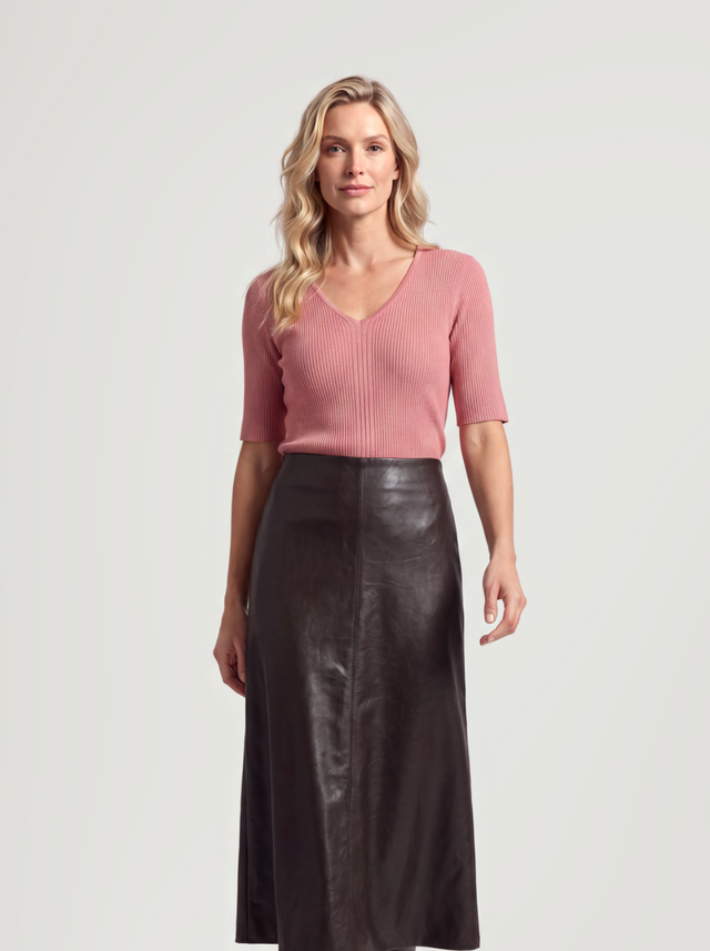 BR&DY Alma Top in zachtroze – damestop met V-hals, close-up