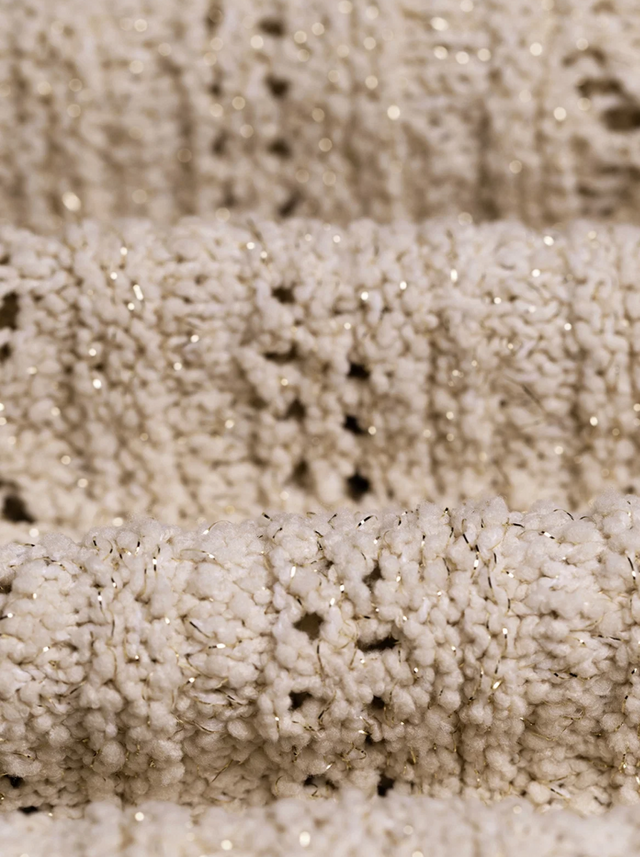 BR&DY Bizou Knit in beige – detail van het gebreide patroon