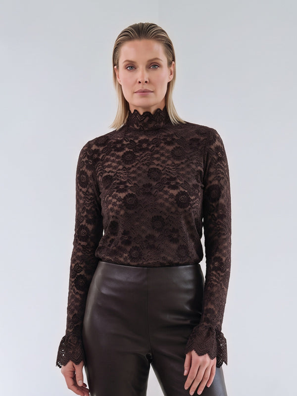 BR&DY Eliz Top in bruin – damestop, close-up