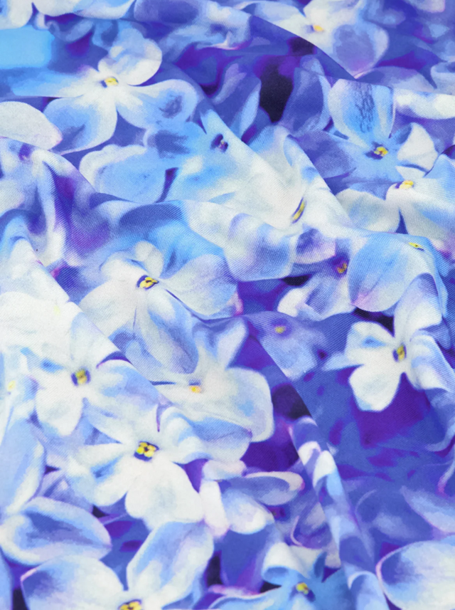 BR&DY Flower Dress in blauw – detail van de stof en de print
