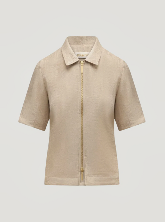 BR&DY Ize Blouse in goud – blouse plat gelegd, volledig zichtbaar