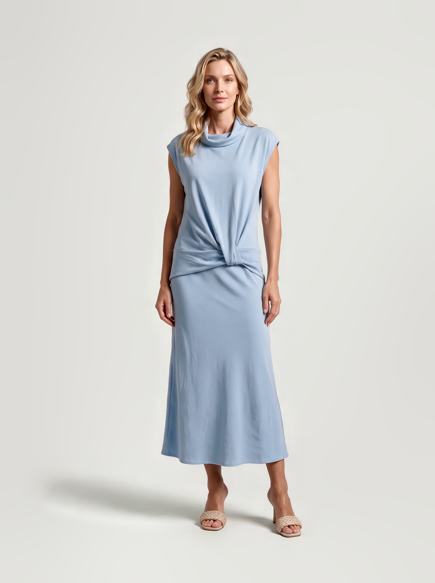 BR&DY Jada Top in lichtblauw – top ten voeten uit gedragen