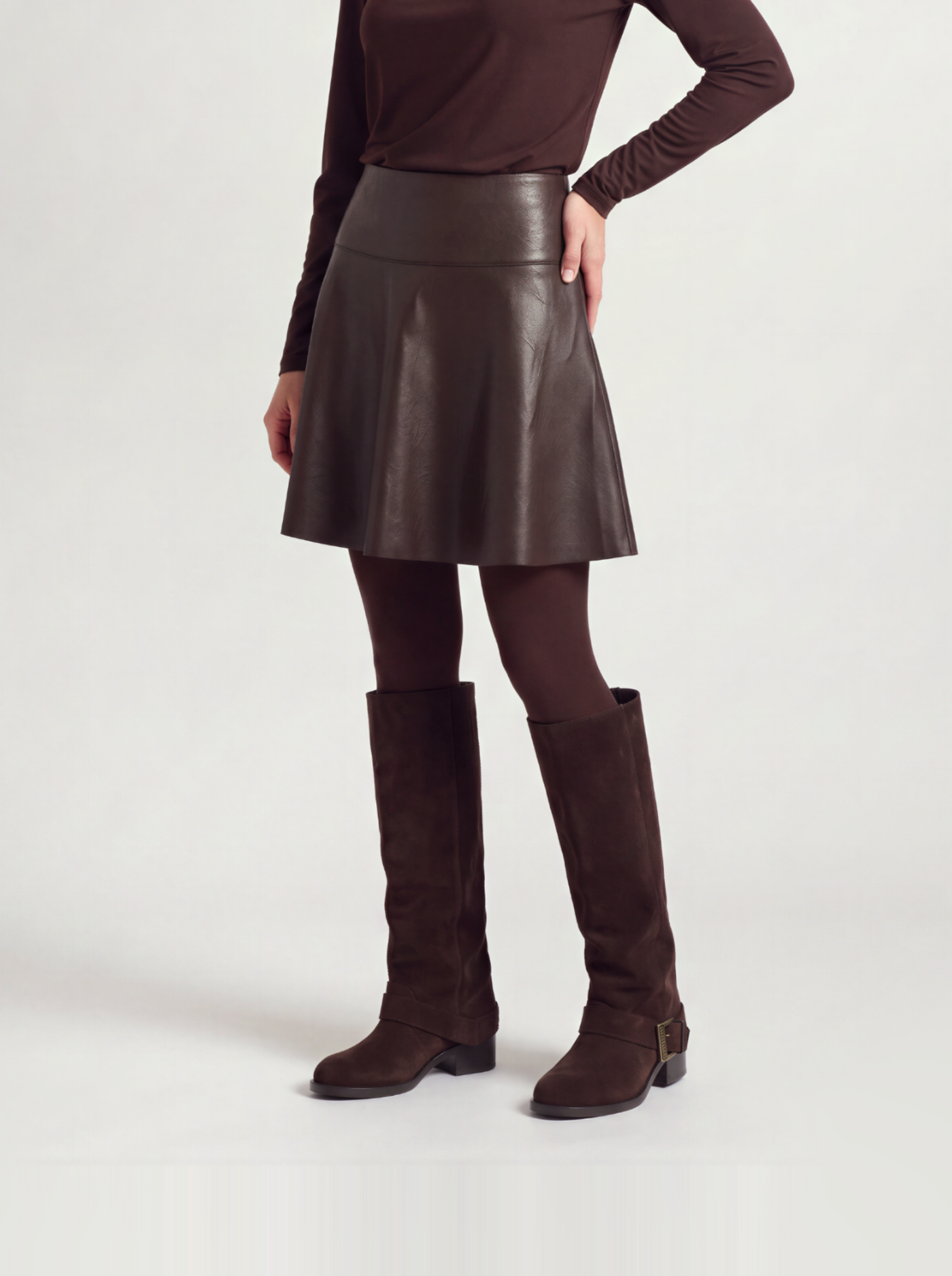 BR&DY Jolie Skirt in bruin – dames minirok van leerlook met A-lijn, close-up