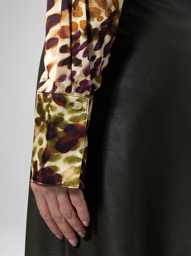 Livia Blouse Purple — detail van de manchet