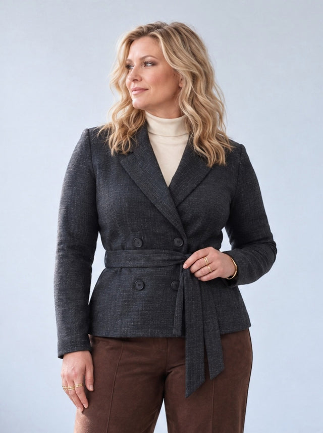 BR&DY Mary Jacket in jeansblauw – kort damesjasje, close-up