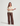 Olivia Pants Cognac — model draagt de cognac broek, volledige lengte