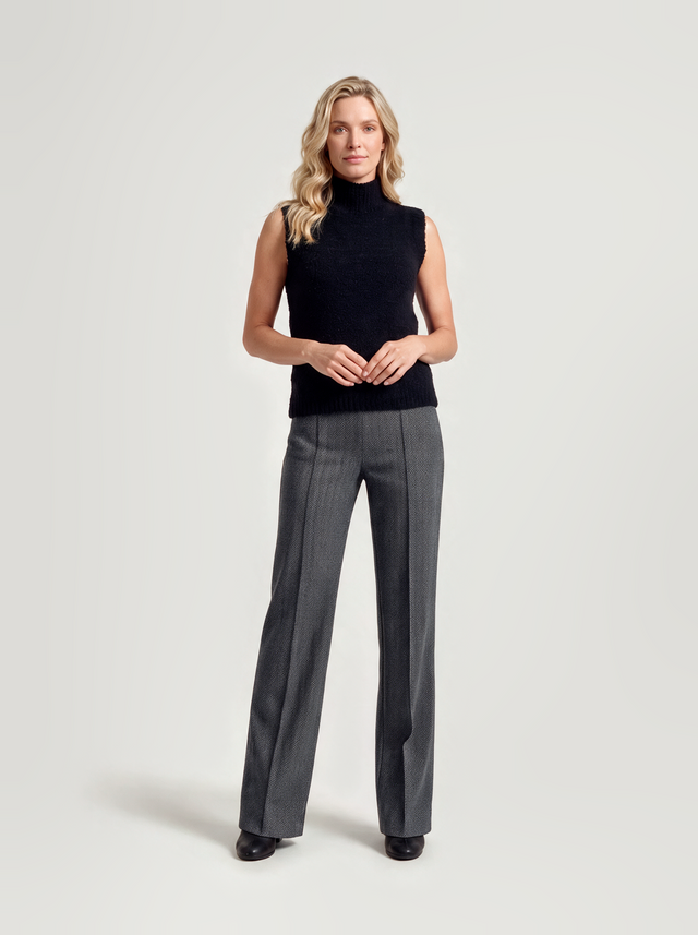 BR&DY Rosa Top in donkerblauw – top ten voeten uit gedragen