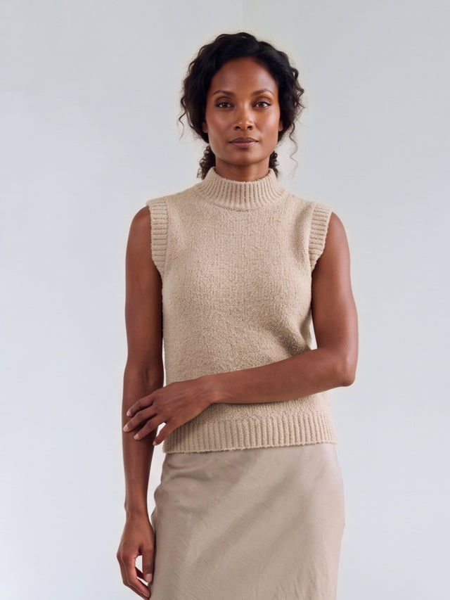Rosa Top Sand — close-up op model