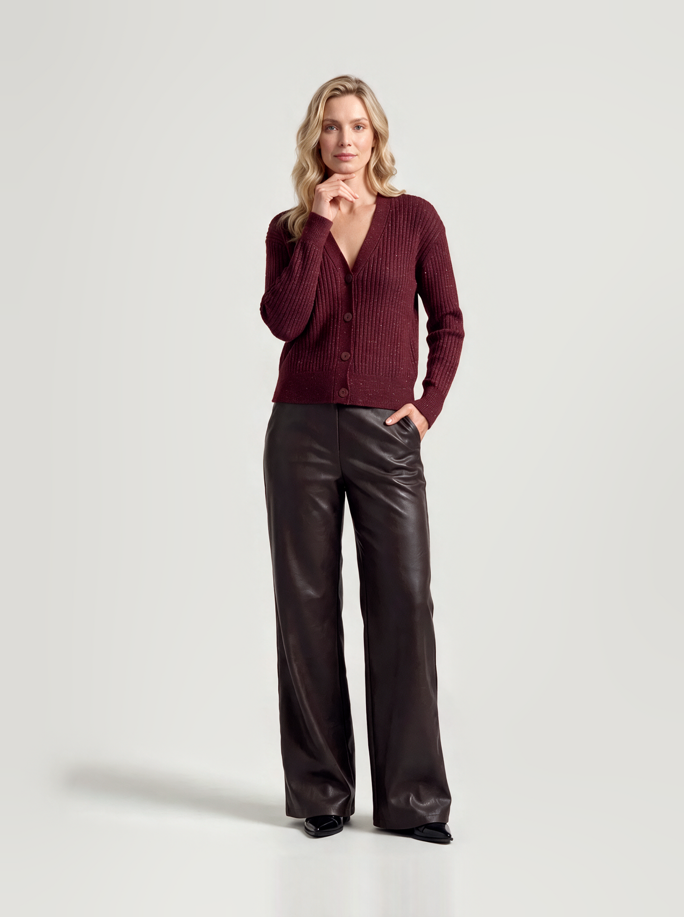 BR&DY Rosie Cardigan in bordeaux – vest ten voeten uit gedragen