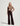 BR&DY Sage Pants in bruin – pantalon ten voeten uit gedragen met geprinte top