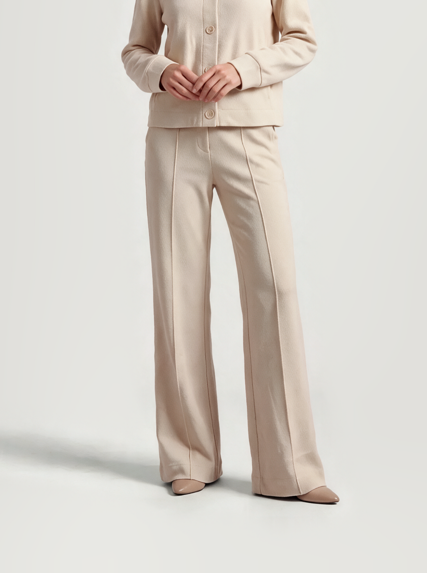BR&DY Star Pants in ivoor – dames pantalon met wijde pijpen, close-up