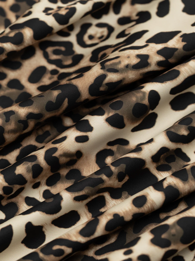 BR&DY Swing Skirt in camel – detail van de stof en de print
